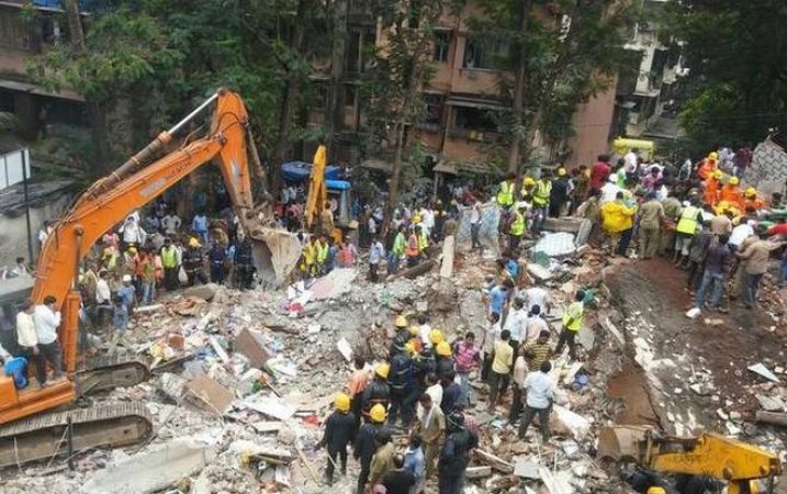 बिग ब्रेकिंग: मुंबई में ढही कई इमारते, कई लोगों के दबे होने की आशंका... चारों तरफ मची अफरा-तफरी....