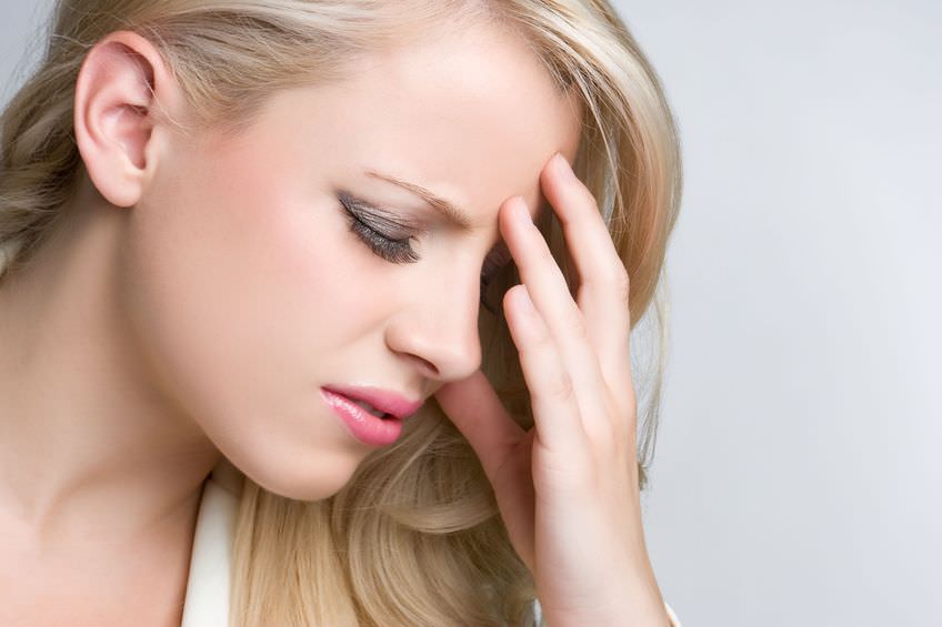 अगर आपको भी होता है सिरदर्द तो बिलकुल ना करे नजरअंदाज, हो सकती है ये 8 सीरियस प्रॉबल्म...