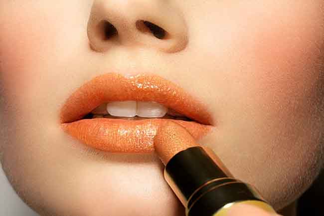 अगर आप है सांवली तो इस SHADE की LIPSTICK आप पर लगेगी बेहद खुबसूरत...