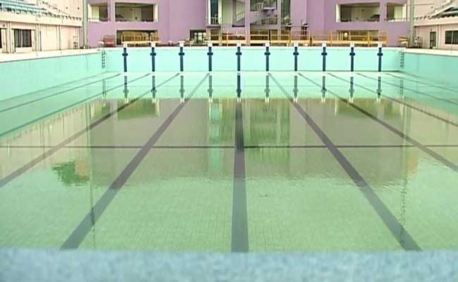स्विमिंग पूल में मौत से लड़ रही थी महिला, फेसबुक की मदद से बची जान