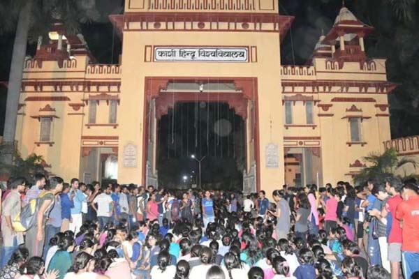 BHU में अभी भी लड़कियों की सुरक्षा थी भगवान भरोसे, क्या इतने बवाल के बाद अब जागेगी UP सरकार?