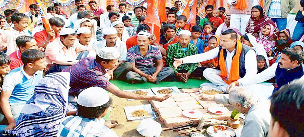 अभी-अभी: ईद पर मुसलमानों ने लगाया जय श्री राम का नारा, बोले- हक से अयोध्या आओ और...