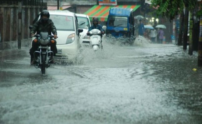 दिल्ली में बारिश का सिलसिला जारी, अब सड़कों पर बढ़ जैसे बने हालत, हुआ हुआ ट्रैफिक