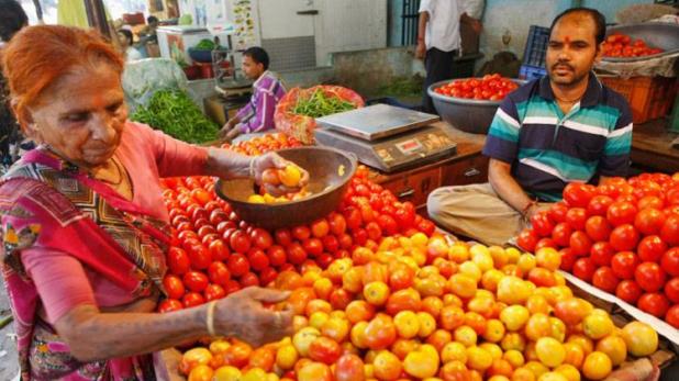 क्या सच में... मौसम नहीं भारी निर्यात से बढ़ी प्याज-टमाटर की कीमत