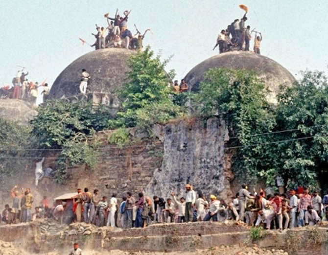 UP: अयोध्या में राम मंदिर के पक्ष में वसीम रिजवी, CM योगी के बाद अब महंतों से करेंगे मुलाकात