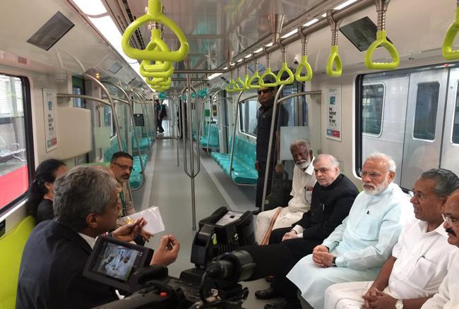 UP: नोएडा में मजेंटा लाइन मेट्रो के उद्घाटन के दौरान PM की ये बड़ी बातें...