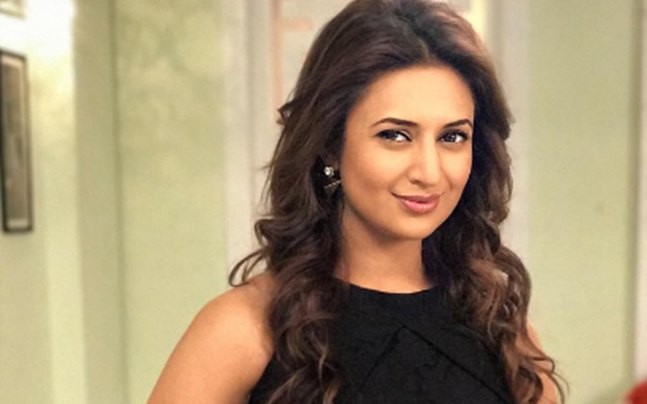 Divyanka Tripathi की तरह दिखना चाहती है खूबसूरत, तो अपनाएं ये ब्यूटी स्टेप्स