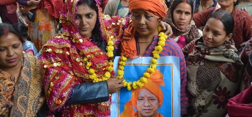 सीएम योगी की तस्वीर से सांकेतिक विवाह करने वाली महिला पर देशद्रोह का केस दर्ज, 14 दिन की जेल
