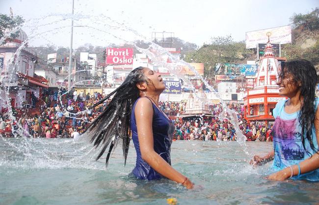 मकर संक्रांति पर श्रद्धा की डुबकी