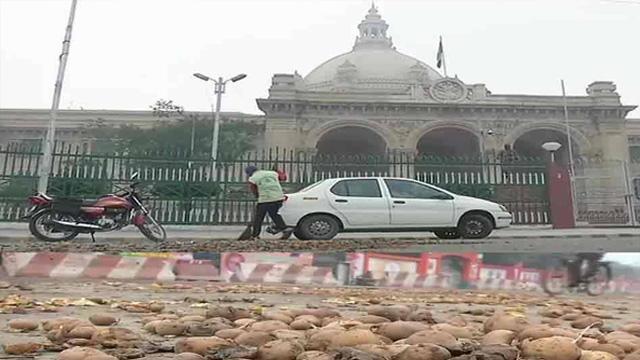 बड़ी खबर: किसानों के सड़क पर आलू फेंकने पर प्रशासन हुए गंभीर, साजिश की जांच कराने के दिए आदेश  