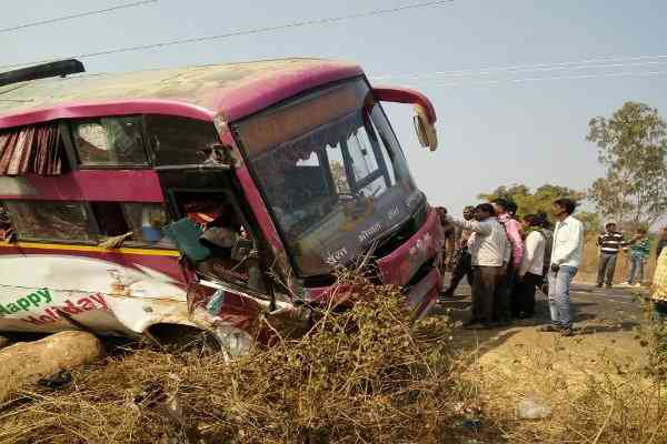 अभी-अभी: कर्नाटक में हुआ बस हादसा, 8 लोगो की हुई मौत, 10 से ज्यादा घायल...