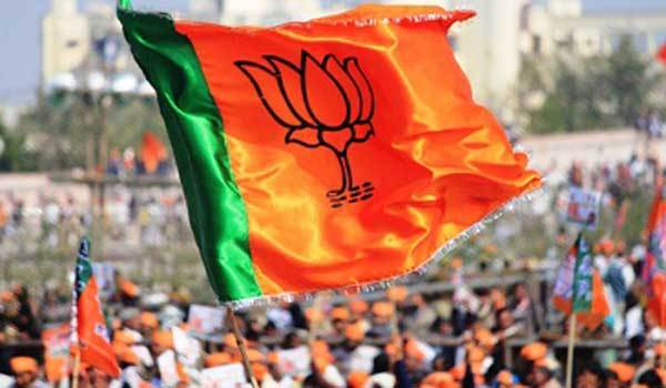 अभी-अभी: भाजपा को चुनाव को लेकर हुई बढ़ी परेशानी, नेता आश्वासन देने में जुटे...