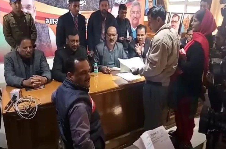 अभी-अभी: BJP के जनता मिलन कार्यक्रम में फरियादी ने खाया जहर, जमकर हुआ हंगामा