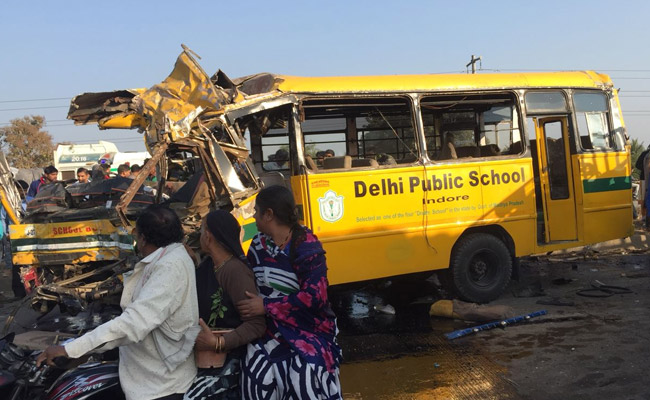 इंदौर स्कूल बस हादसा: DPS स्कूल के खिलाफ दर्ज होगी FIR, गृहमंत्री ने तुरंत कार्रवाई के दिए निर्देश 