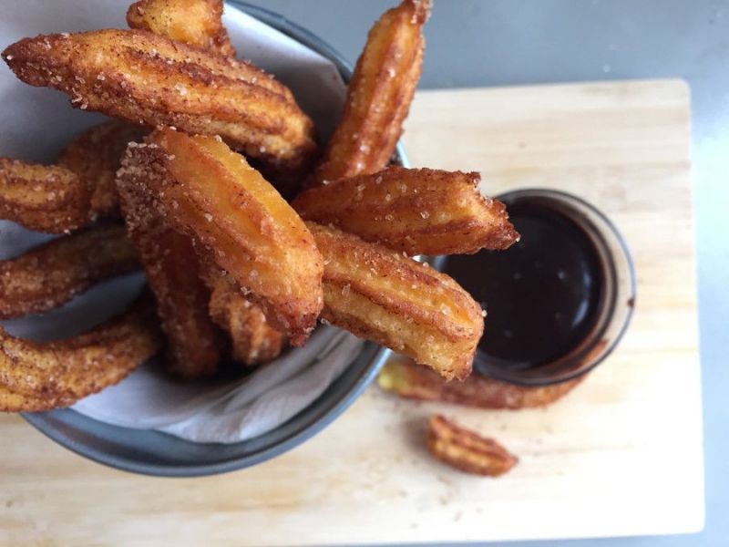 आज ही स्नैक्स में बनाइये टेस्टी POTATO CHURROS