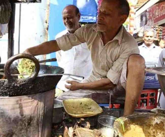 आप जानते हैं ये आदमी गरम तेल में हाथ से तलता है पकौड़े