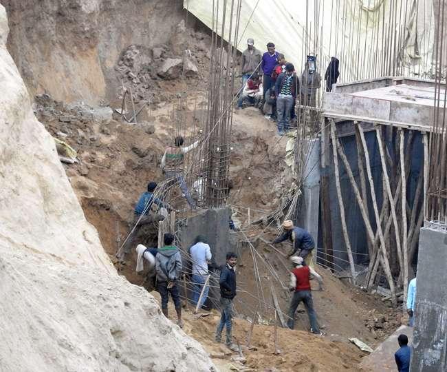 फैजाबाद में निर्माणाधीन इमारत गिरने से दो मजदूरों की दबकर मौत