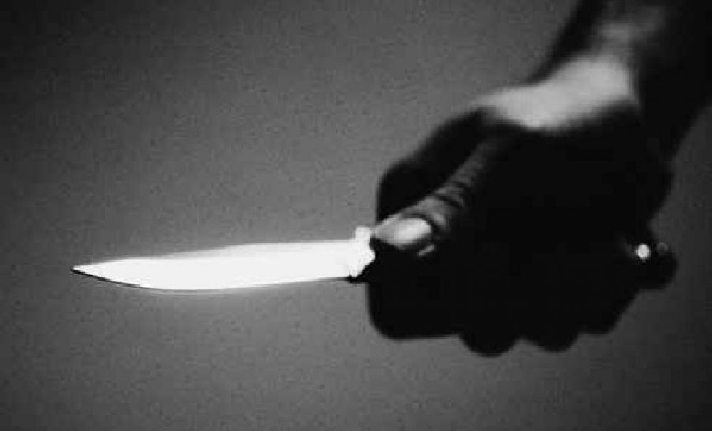 बदमाशों ने चाकू की नोक पर होटल स्वामी को लूटा