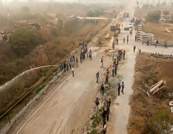 रायबरेली में रेल डिब्बा कारखाने के प्रांगण में लगी आग, फायर ब्रिगेड मुस्तैद