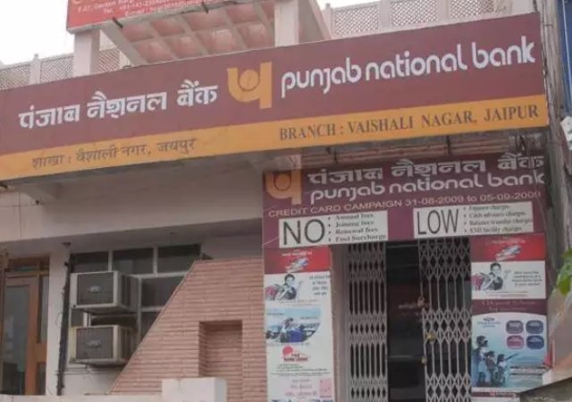 PNB फ्रॉडः तीन दिन में 19 % टूटा शेयर, 52 हफ्ते के निचले स्तर पर, इन बैंकों का भी टूटा रिकॉर्ड