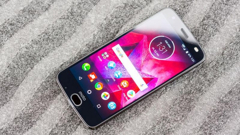 MOTO Z2 FORCE के साथ मिल रही 6220MAH की बैटरी