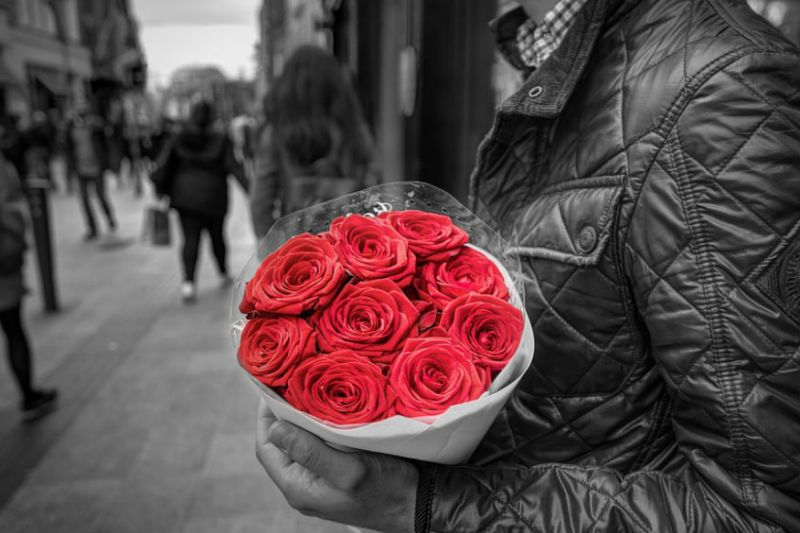 ROSE DAY : आपके प्यार को और ज्यादा क़रीब ला सकता है ये लाल गुलाब