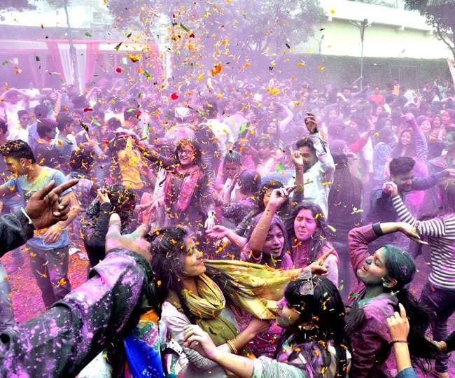 उत्तराखंड की होली को गीतों की विविधता करती है विशिष्टता प्रदान