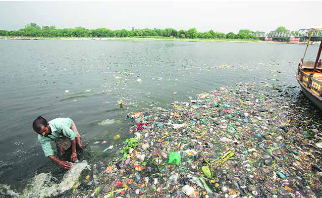 उत्तराखंड: गंगा में प्रदूषण फैलाने वाली इन फैक्ट्रियों पर गिरी गाज़