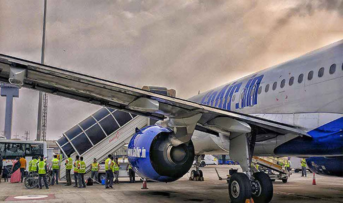 गो एयर फ्लाइट की इमरजेंसी लैंडिंग, प्लेन में सवार 112 यात्री बाल बाल बचे
