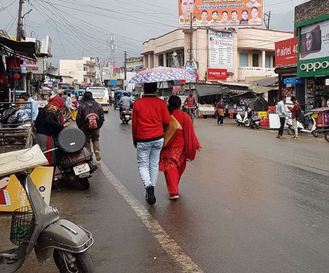 देहरादून समेत कर्इ स्थानों पर हल्की बारिश, मौसम हुआ सर्द