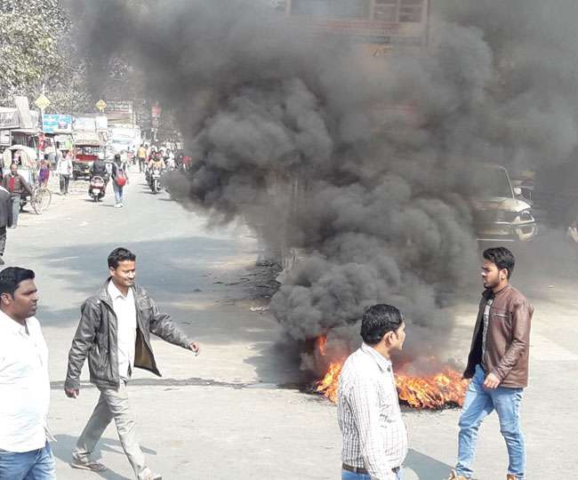 बिहार: संदेहास्पद स्थिति में युवक की मौत के बाद बवाल, आगजनी