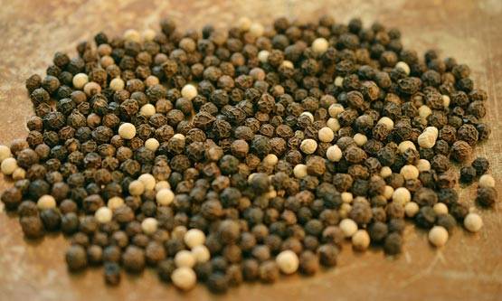 जुकाम से लेकर बवासीर तक, जानिए काली मिर्च के फायदे