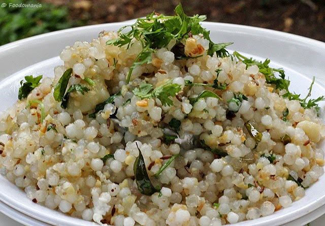 Navratri Vrat Recipes: साबुदाना खिचड़ी बनाने का सबसे सरल तरीका, देखते ही मुंह में आ जाएगा पानी