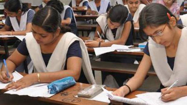 CBSE पेपर लीक: कल हो सकती है मैथ-इकोनॉमिक्स परीक्षा की नई तारीखों का ऐलान