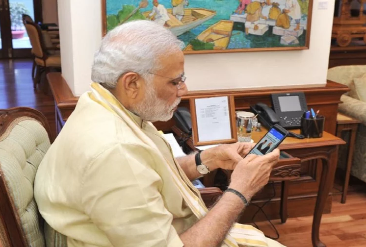 प्रधानमंत्री नरेंद्र मोदी से संपर्क करने के 5 तरीके, फोन नंबर, ई-मेल सबकुछ