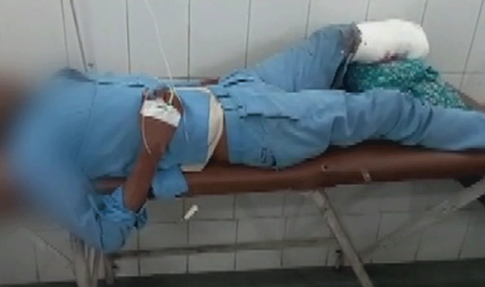 झांसी में मानवता शर्मसार: मरीज के कटे पैर का बना दिया तकिया, दो डॉक्टर सहित चार निलंबित