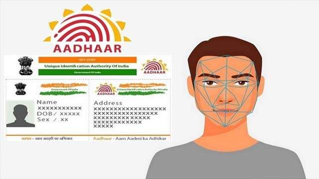 यूनिक आईडेंटीफिकेशन अथॉरिटी ऑफ इंडिया यानी UIDAI ने आधार वेरिफाई करने के लिए फेस रिकग्निशन सर्विस शुरू करने की तारीख को आगे के लिए टाल दिया है। अब इस सर्विस की शुरुआत 1 अगस्त से की जाएगी। जा रही थी। UIDAI के सीईओ अजय भूषण पांडे ने बताया कि फेस रिकग्निशन सर्विस को 1 अगस्त से शुरू करने की तैयारी पूरी हो चुकी है। लेकिन सर्विस शुरू करने के लिए कुछ समय की जरुरत है। इसलिए तारीख को आगे बढ़ा दिया गया है।  इस सर्विस से क्या होगा फायदा?  इस सर्विस का सबसे बड़ा फायदा उन यूजर्स को होगा जिनका आईरिस या फिंगरप्रिंट मैच नहीं हो पाता है। इनमें ज्यादा बुजुर्ग यूजर्स शामिल हैं। हालांकि, यह सुविधा हर यूजर को नहीं मिल पाएगी। ऐसा इसलिए क्योंकि यह सुविधा केवल उन्हीं लोगों के लिए शुरू की जा रही है जिनके पास फोन नहीं है यानी ओटीपी आने का कोई साधन नहीं है या वो वृद्ध है या फिर उनके फिंगरप्रिंट और आईरिस मैच नहीं होती है।  UIDAI का क्या है कहना?   अब आपके चेहरे से होगा आधार का सत्यापन, जानें कैसे करेगा काम यह भी पढ़ें अजय भूषण का कहना है कि इस फीचर को 1 अगस्त से शुरू किए जाने की पूरी कोशिश की जा रही है। इस तारीख को आगे इसलिए बढ़ाया गया है कि ताकी इससे और बेहतर तरीके से डेवलप किया जाए। इस सर्विस को शुरू करने के बाद यह देखा जाएगा कि क्या इस सर्विस में किसी तरह की सुधार की गुंजाइश है या नहीं। यह सर्विस वृद्ध यूजर्स से के लिए मददगार साबित होगी। 1 अगस्त से यह सर्विस यूजर एजेंसी पर उपलब्ध करा दी जाएगी।  121 करोड़ लोग करते हैं आधार का इस्तेमाल:   स्मार्टफोन में दिया गया फेस अनलॉक फीचर कितना सुरक्षित, जानें यह भी पढ़ें आंकड़ों पर गौर किया जाए तो मई 2018 तक भारत में 1.21 बिलियन यानी करीब 121 करोड़ लोगों के पास आधार कार्ड है। आपको बता दें कि आज के समय में आधार कार्ड हर व्यक्ति और लगभग हर सर्विस के लिए बेहतर महत्वपूर्ण है।