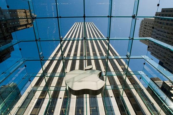 Apple जल्द बनेगी विश्व की पहली 1 ट्रिलियन डॉलर की कंपनी