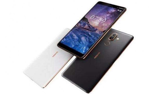 Nokia 7.1 Plus और Nokia 7.1 को भारत में 11 अक्टूबर को लॉन्च किया जा सकता है। HMD ग्लोबल ने इस इवेंट के लिए मीडिया इनवाइट भेज दिए हैं। हालांकि, इवेंट कहां होगा इसकी फिलहाल जानकारी नहीं दी गई है। खबरों की मानें तो ये दोनों फोन्स लंदन में 4 अक्टूबर को ग्लोबली लॉन्च किए जाएंगे। इससे पहले कंपनी ने अपने ताइवान के आधिकारिक फेसबुक पेज पर अपकमिंग फोन की दो टीजर इमेज पोस्ट की थी। दूसरी इमेज से पता चला था कि फोन में 19:9 आस्पेक्ट रेश्यो दिया जाएगा। अब इन दोनों फोन्स के फीचर्स और कीमत की जानकारी लीक हुई है। पढ़ें डिटेल्स:   Nokia 7.1: संभावित कीमत  टिप्सटर रोलैंड क्वाडट ने ट्विटर पर इन फोन्स की कीमत के बारे में बताया है। Nokia 7.1 की कीमत 399 यूरो यानी करीब 33,680 रुपये होने की संभावना है। यह इसके 4 जीबी रैम और 64 जीबी स्टोरेज वेरिएंट की कीमत होगी।   Roland Quandt @rquandt  Nokia 7.1 (4/64GB) Blue or Steel, 399 Euro. No Plus in that name.  13:51 - 28 Sep 2018 63 21 people are talking about this Twitter Ads information and privacy Nokia 7.1 Plus और Nokia 7.1: डिस्प्ले-डिजाइन  Nokia 7.1 Plus और Nokia 7.1 को चीन की सर्टिफिकेशन वेबसाइट TENAA पर देखा गया है। इसके तहत इन फोन्स का डिजाइन Nokia X5 और Nokia X6 के जैसा होगा। साथ ही इसमें बेजल-लेस डिस्प्ले दिया गया होगा। साथ ही नीचे की तरह नोकिया ब्रैंडिंग दी गई होगी। Nokia 7.1 Plus में 2160 x 1080 पिक्सल रेजोल्यूशन के साथ 6.9 इंच का डिस्प्ले दिए जाने की उम्मीद है। Nokia 7.1 Plus एल्यूमिनियम चेसिस के साथ ग्लास बैक डिजाइन के साथ पेश किया जा सकता है। साथ ही इसके बैक पैनल पर ड्यूल कैमरा सेटअप समेत एलईडी फ्लैश दिए जाने की संभावना है। इसके रियर कैमरा के नीचे फिंगरप्रिंट सेंसर भी दिए जाने की उम्मीद है। वहीं, Nokia 7.1 में नॉन-नॉच्ड डिस्प्ले दिया जा सकता है। इसका आस्पेक्ट रेश्यो 18:9 है।   मोटोरोला के इन स्मार्टफोन्स की कीमत में हुई भारी कटौती, जानें नई कीमत और ऑफर्स यह भी पढ़ें Nokia 7.1 Plus और Nokia 7.1: कैमरा  दोनों ही फोन्स में Zeiss लेंस से लैस ड्यूल रियर कैमरा दिए जाने की उम्मीद है। साथ ही सिंगल सेल्फी कैमरा भी दिया जाएगा। Nokia 7.1 Plus में 13 मेगापिक्सल का प्राइमरी कैमरा और 12 मेगापिक्सल का सेकेंडरी कैमरा दिए जाने की उम्मीद है। साथ ही 20 मेगापिक्सल का फ्रंट कैमरा भी दिया जा सकता है।   फ्लैश सेल में Redmi 6A और Poco F1 को खरीदने का मौका, पढ़ें कीमत और ऑफर डिटेल्स यह भी पढ़ें Nokia 7.1 Plus: प्रोसेसर, बैटरी और मेमोरी  Nokia 7.1 Plus स्नैपड्रैगन 710 प्रोसेसर से लैस होगा। इसमें टाइप-सी यूएसबी पोर्ट जैसे फीचर्स दिए जाने की उम्मीद है। साथ ही यह फोन 6 जीबी रैम और 128 जीबी स्टोरेज वेरिएंट के लॉन्च किया जाएगा। यही नहीं, फोन को पावर देने के लिए 18W तक की फास्ट चार्जिंग के साथ 3400 एमएएच की बैटरी दी जा सकती है।