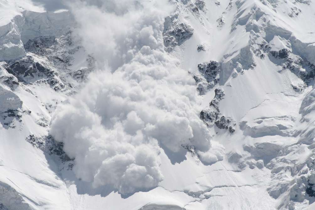 उत्तराखंडः मैदानी और पहाड़ी इलाकों में मौसम खराब, बारिश-बर्फबारी की संभावना, बढ़ी ठंडक