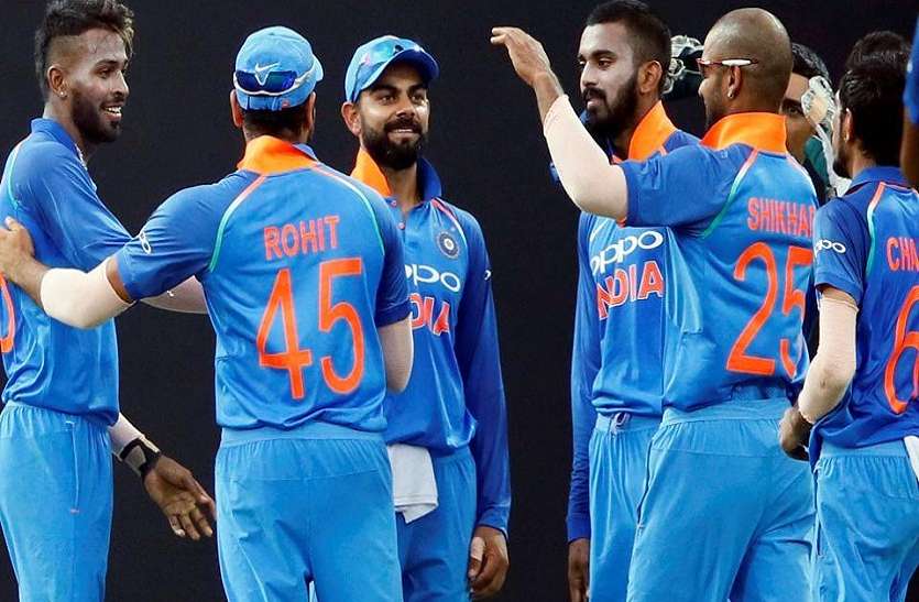 INDvAUS: 358 रन बनाकर भी हार गई टीम इंडिया, मोहाली वन-डे के ये बने पांच विलेन