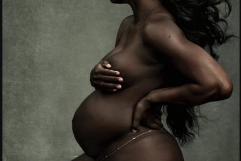 सेरेना विलियम्स ने वैनेटी फेयर के लिए कराया बेबी बंप का ये न्यूड फोटो शूट...