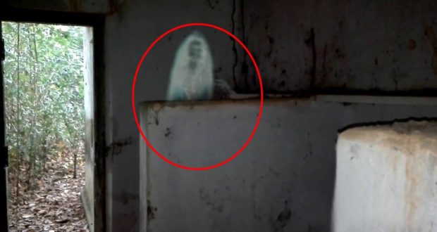 इस भूत को देखेगा डर जायेगा दुनिया का सबसे साहसी व्यक्ति भी जब…. देखें वीडियो!