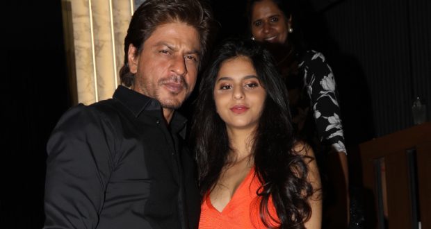 शाहरुख खान की बेटी भी किसी सुपरस्टार से कम नहीं, यकीन नहीं आता तो देखें ये HOT फोटो...