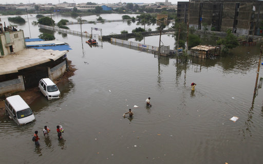 बाढ़ से परेशान आधा हिंदुस्तान, गुजरात में अबतक 100 से ज्यादा लोगों की मौत