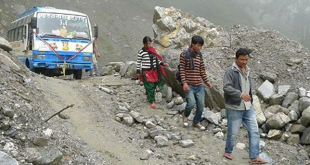 नेपाल से आया ये खतरनाक विडियो देख चुके हैं लाखों लोग, दिल मजबूत हो तो ही देखे...