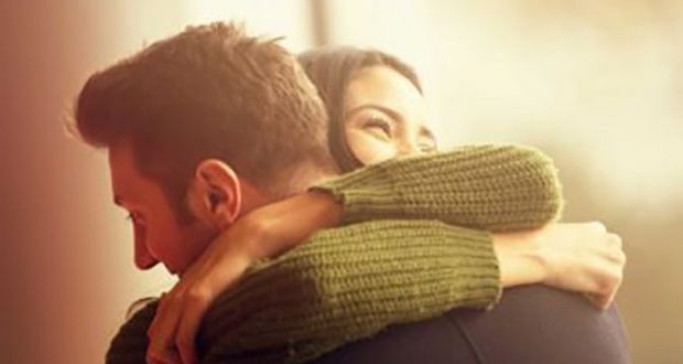गले लगने के तरीके बताते है रिश्ते की सच्चाई