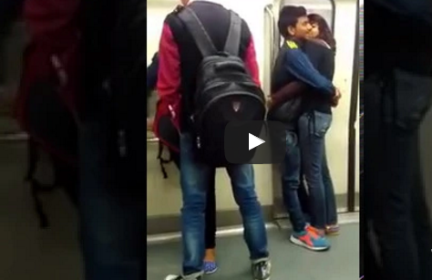 दिल्ली मेट्रो का यह अश्लील विडियो देखकर हर कोई हो जाये शर्मशार देखें पूरा विडियो...