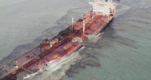 समुद्र में आॅयल टैंकर से टकराया जंगी बेड़ा, 10 नौसेनिक लापता