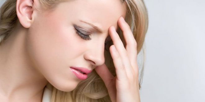 अगर आपको भी होता है सिरदर्द तो बिलकुल ना करे नजरअंदाज, हो सकती है ये 8 सीरियस प्रॉबल्म...